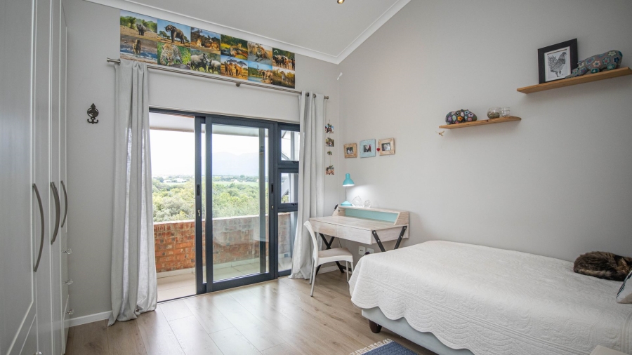 5 Bedroom Property for Sale in The Coves North West